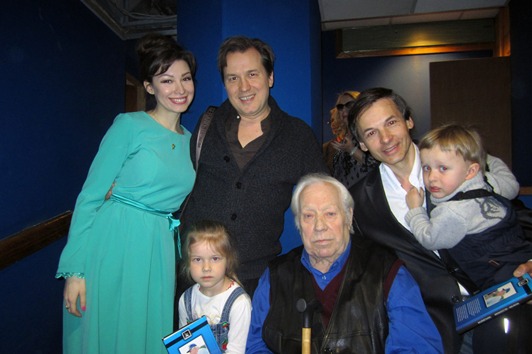 Слева направо: Анна Данилова, Александр Вершинин с дочерью, Василий Панин, Григорий Дунаев с дочкой